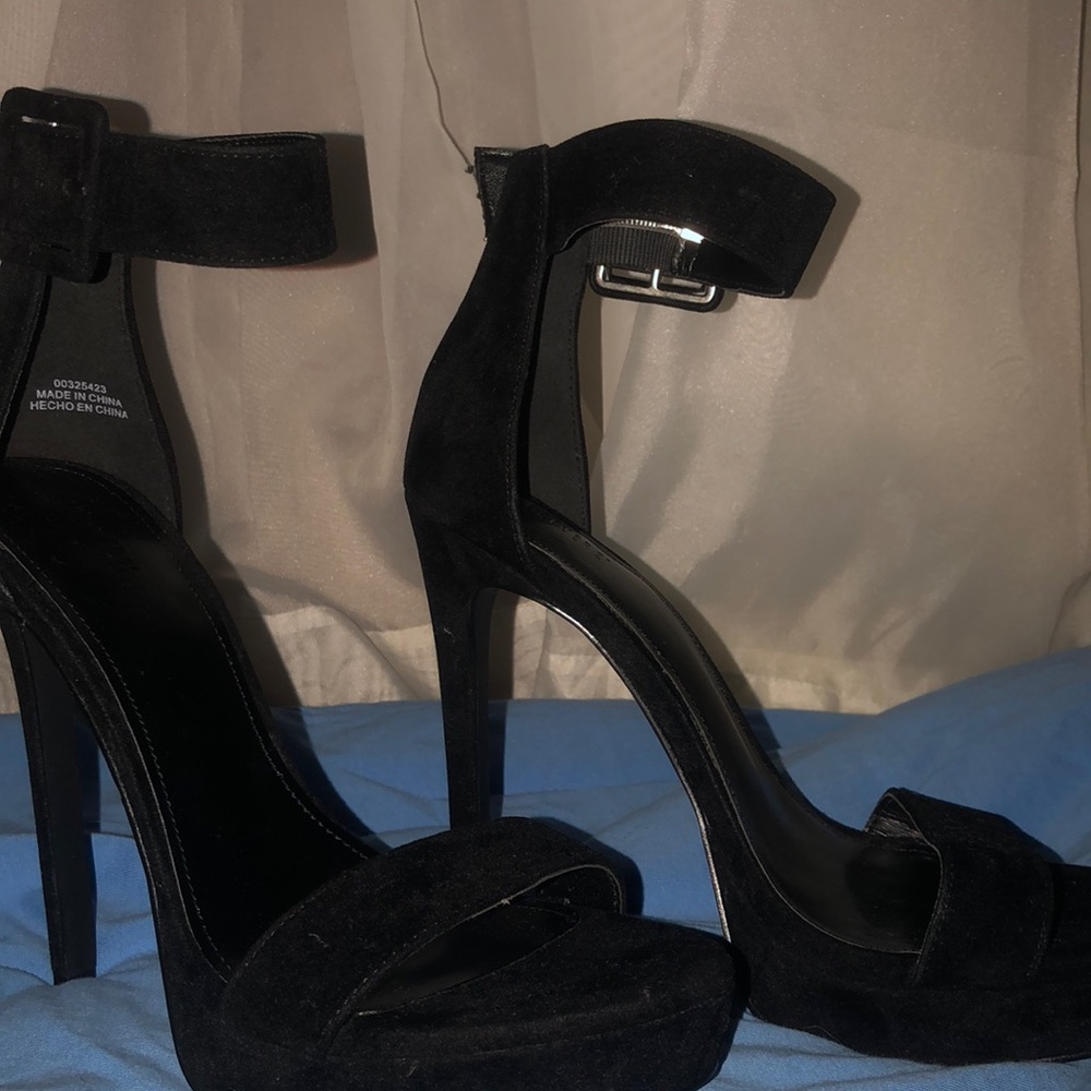 Black velvet heels
